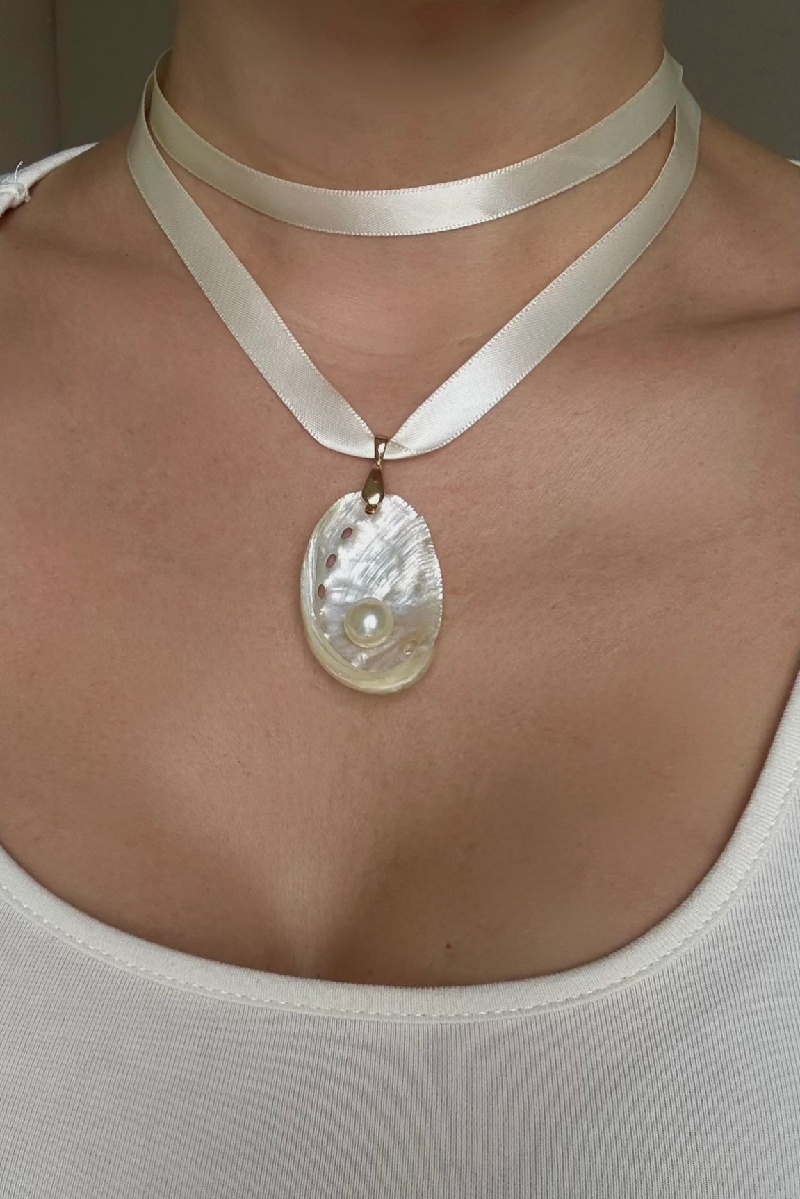 Venus Ballerina choker